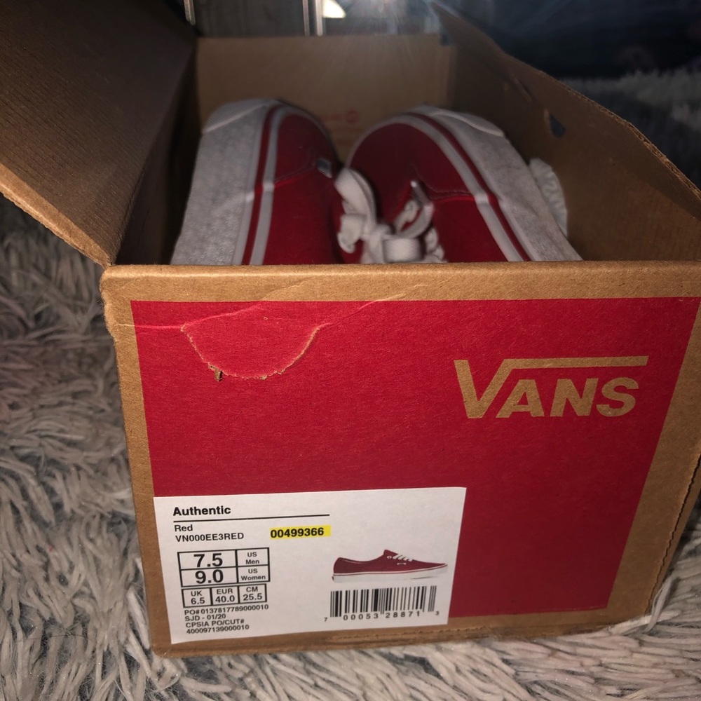 Red vans - Picture 3 of 3